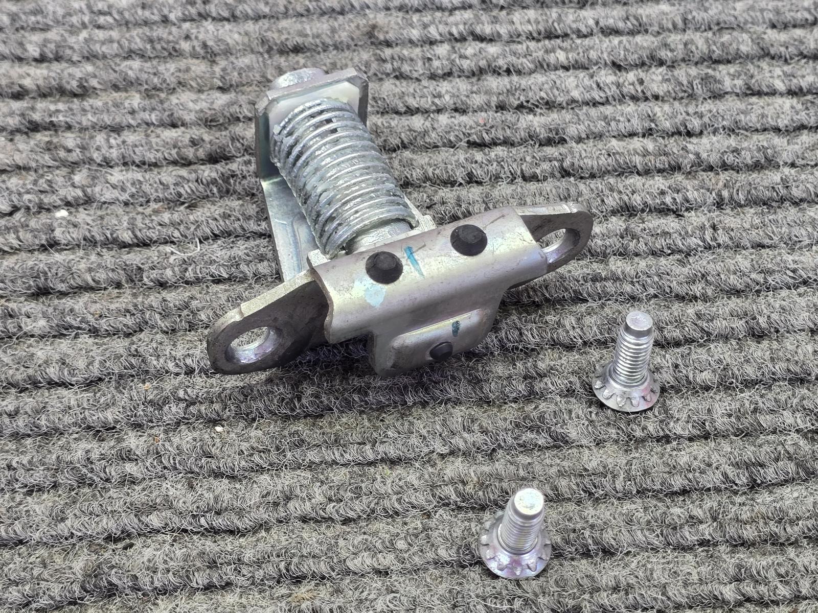 View Auto part Door/Boot/Gate Lock Mitsubishi Triton 2021