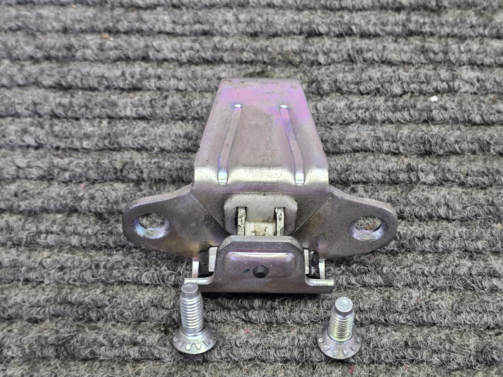 View Auto part Door/Boot/Gate Lock Mitsubishi Triton 2021